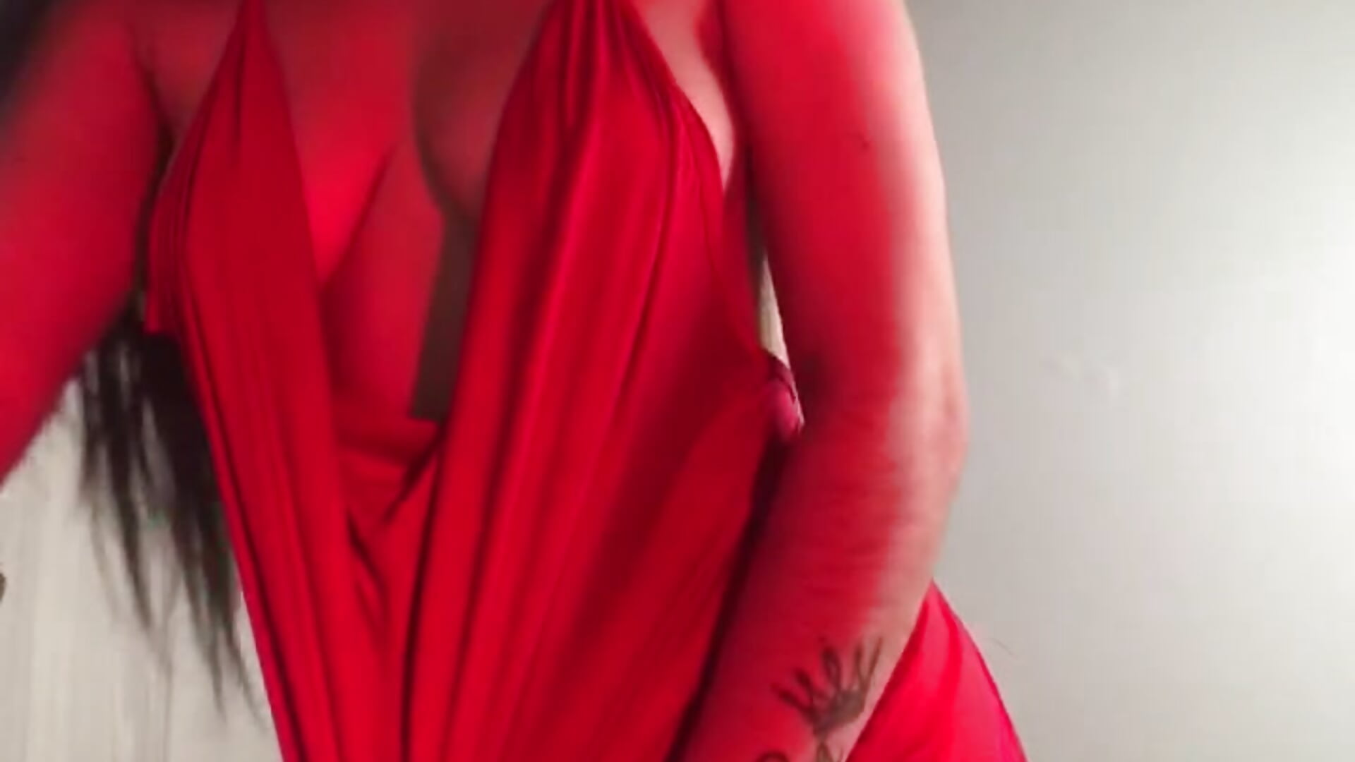 Magic under the dress 🔥 - video by adara_johnson__ cam model