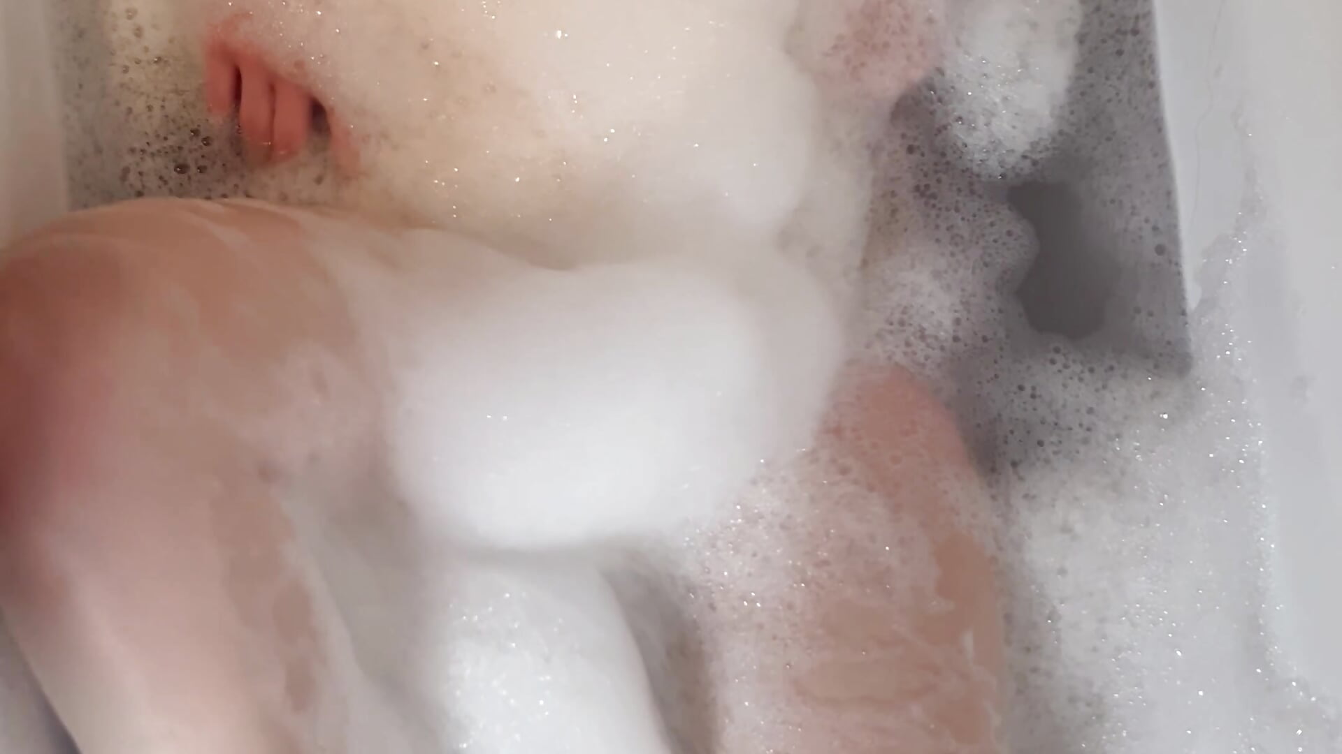 In the bathtub😶‍🌫️