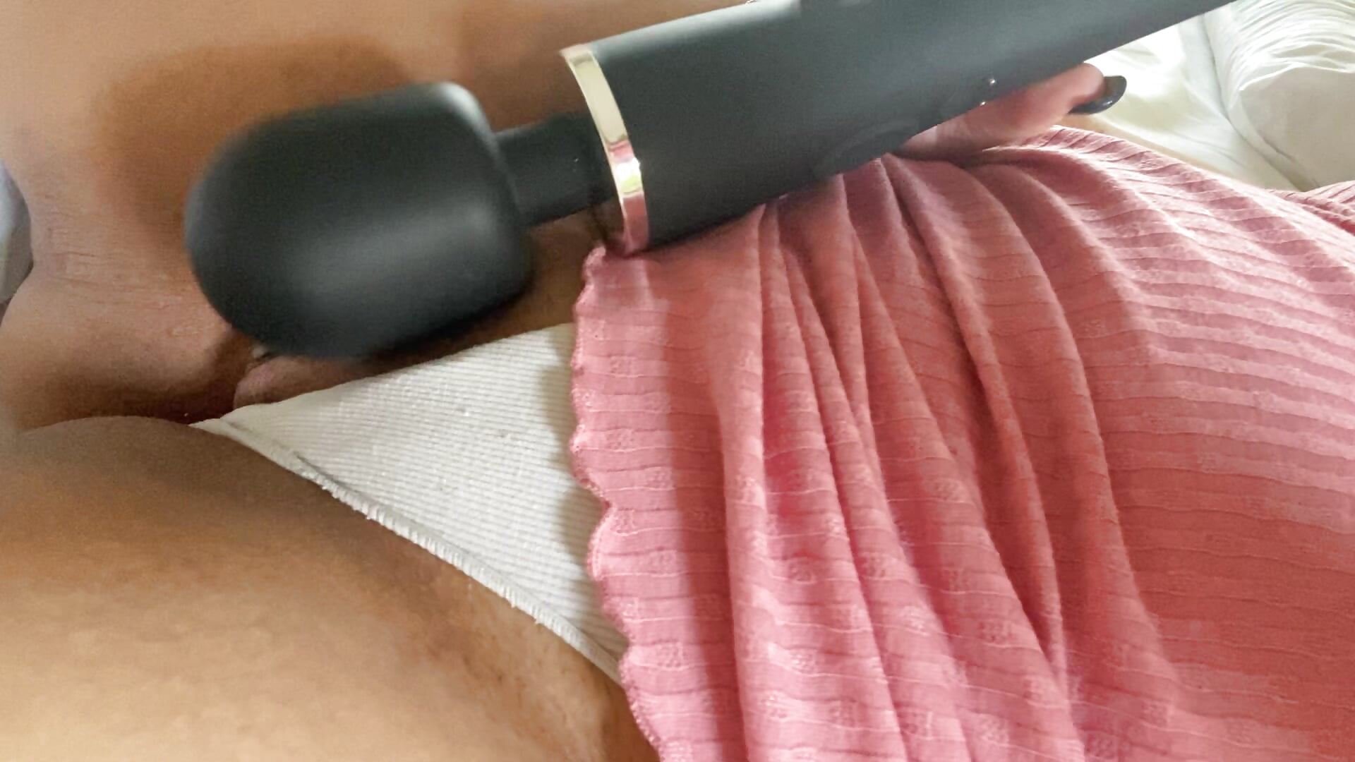 Destroying my pussy with my powerfull wand 😈😋