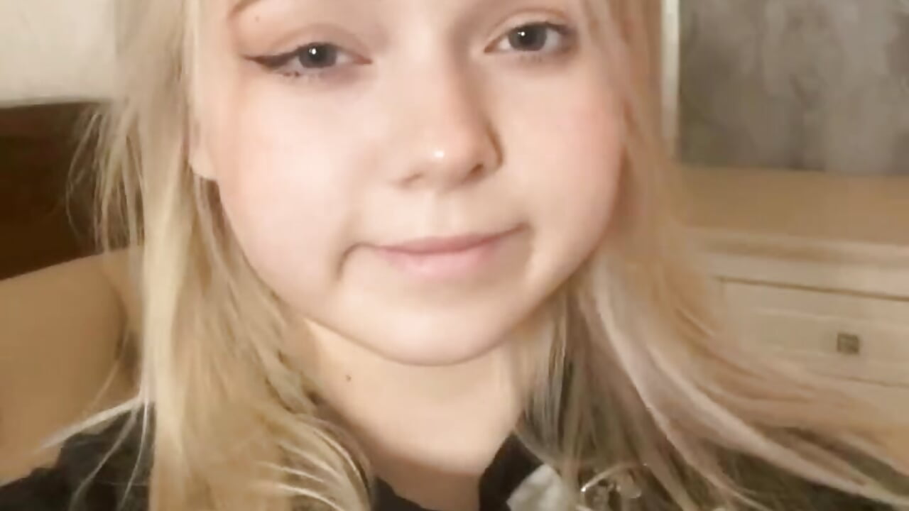 queen or princess? - vidéo du modèle de showcams ZaraCreedon