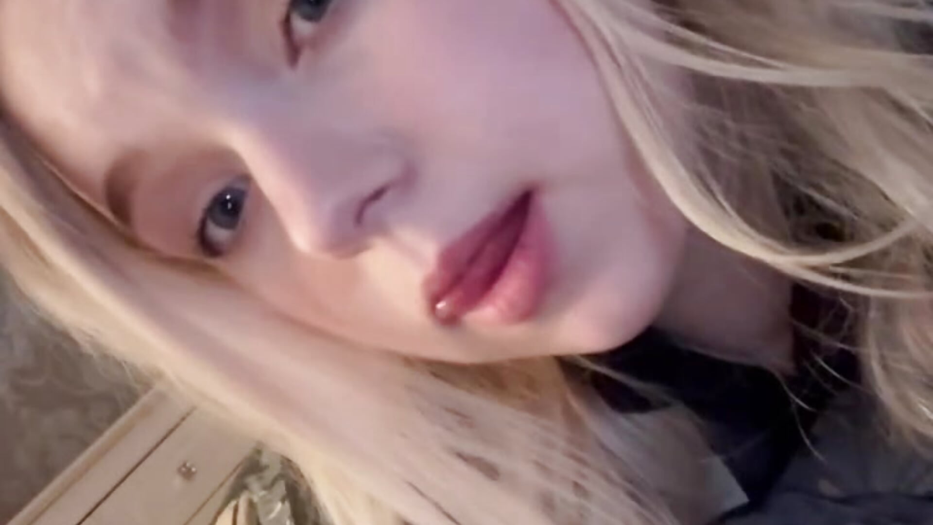 😉 - vidéo du modèle de showcams ZaraCreedon