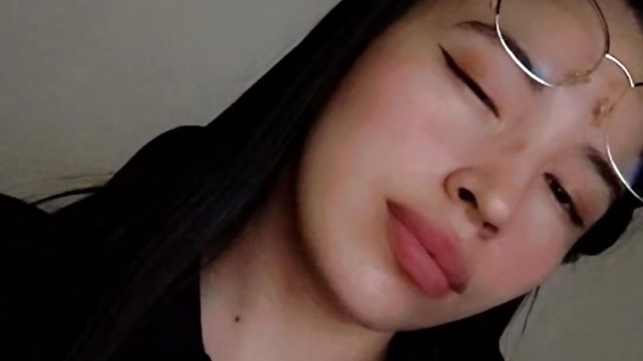 Kiss ❤️ - video by annyvans cam model