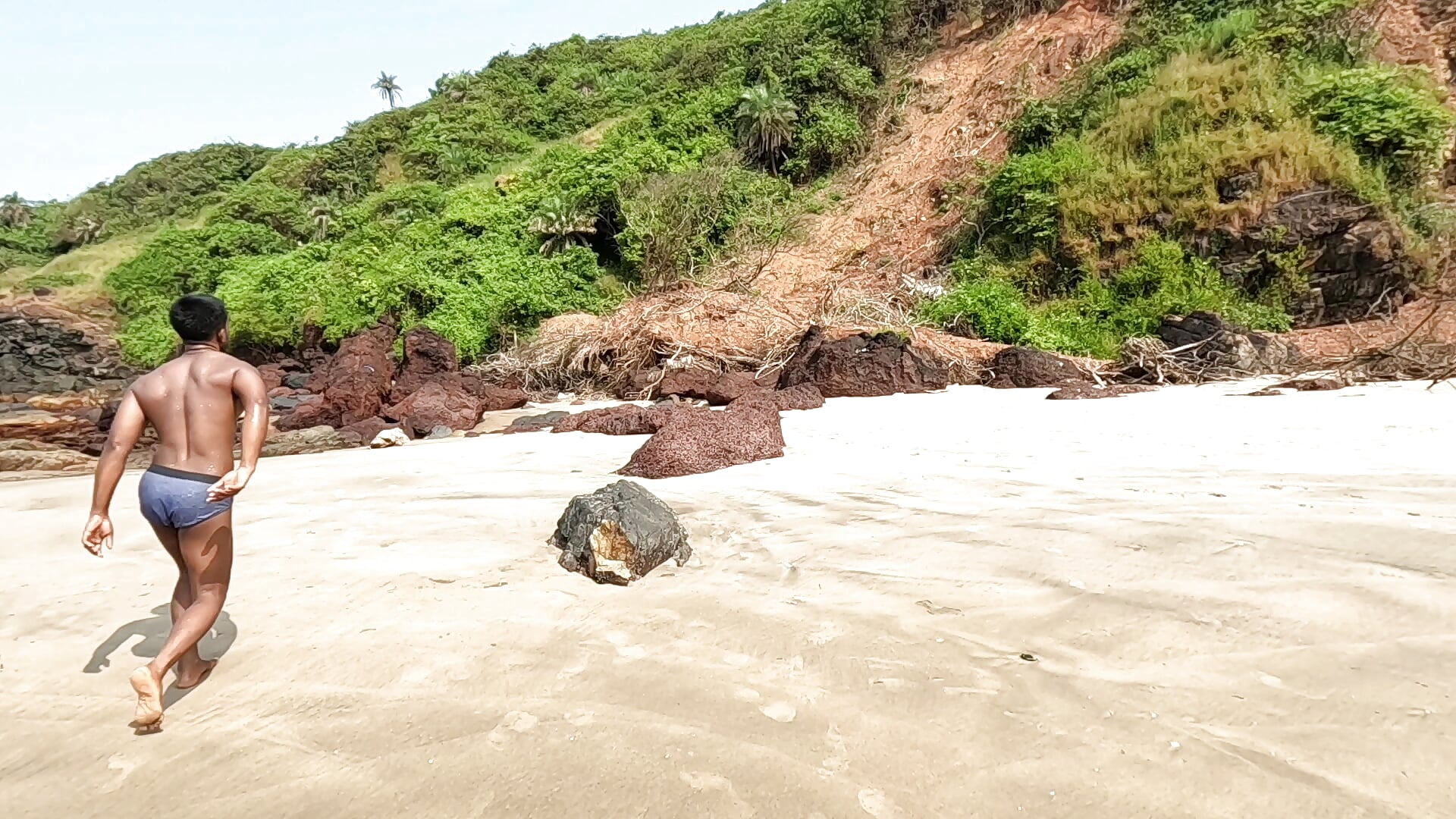 Enjoying in a beach 🥵 Join Fanclub to enjoy all everything 🤤🔥 - video by Hunky_Ariyaan cam model