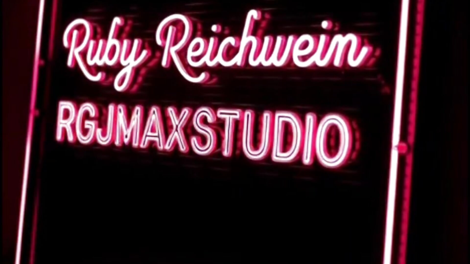 Logo - video by Doggyray44 cam model