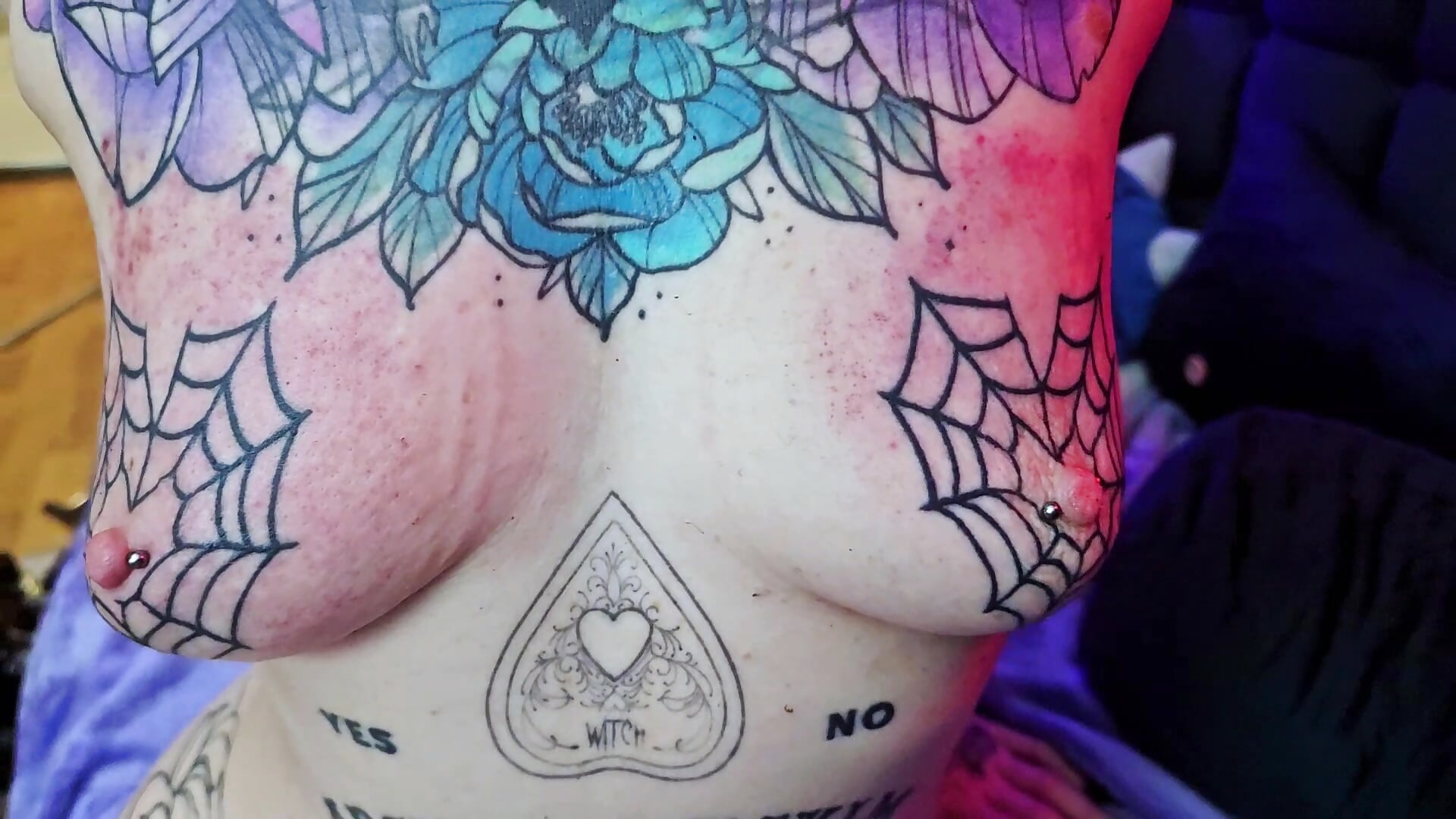 Show you my red spanked titties ❤️ – video od webkamerové modelky Purple_Coffin666