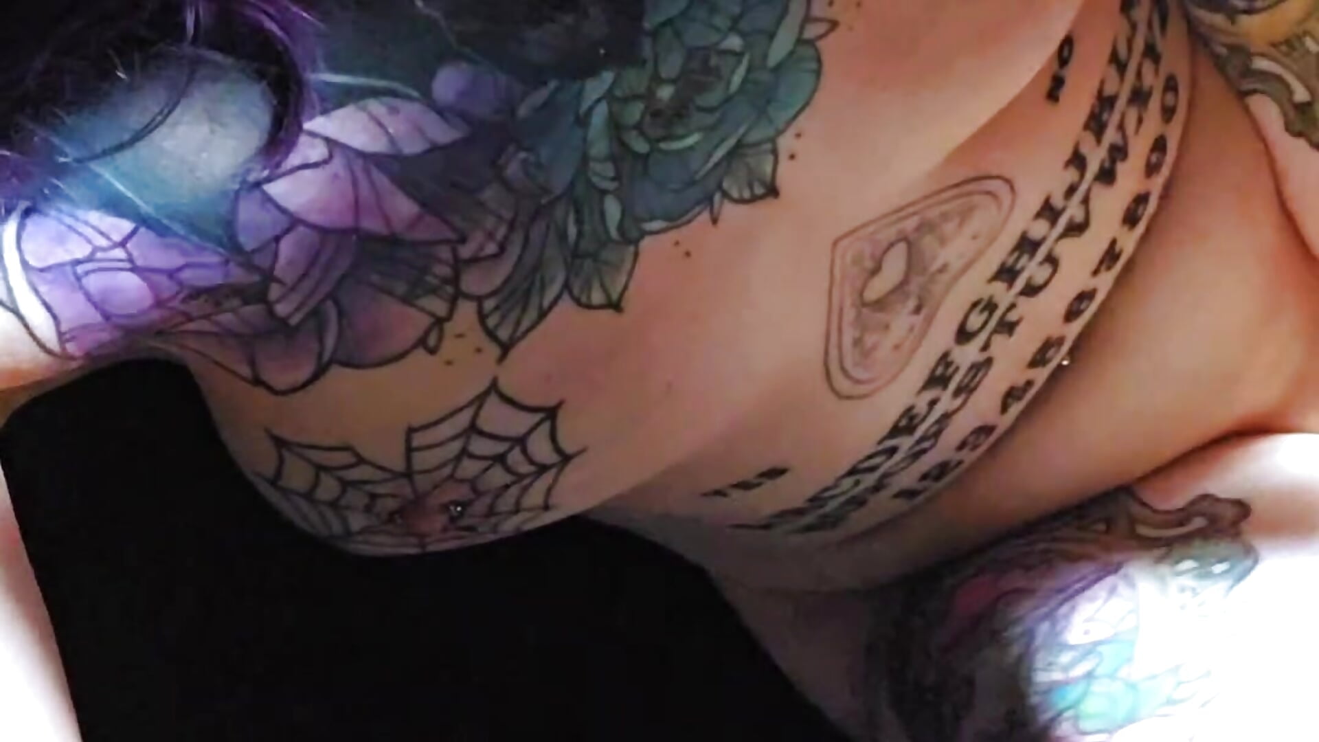 Kurzer Sex-Clip 🔥 #3 – video od webkamerové modelky Purple_Coffin666