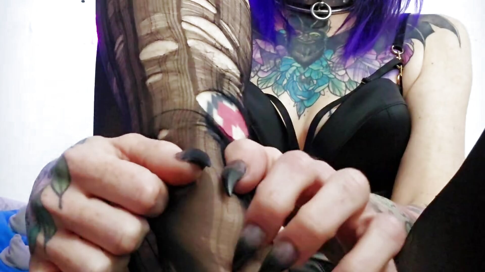 Destroy my Nylons with my sharp &' sexy Claw Nails 🔥 - วิดีโอโดย Purple_Coffin666 โมเดลแคม