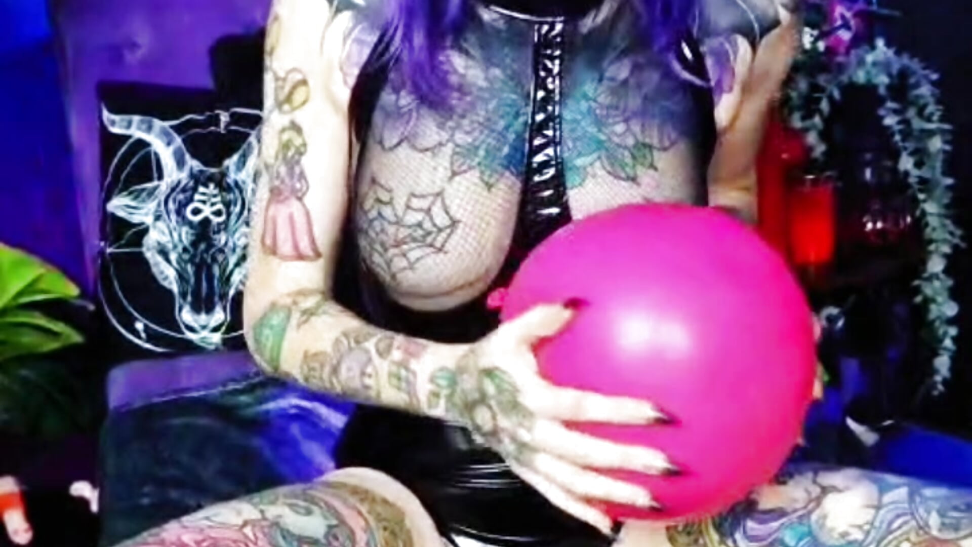Spaß mit Luftballon 🎈...bis er platzt 😀 - video by Purple_Coffin666 cam model