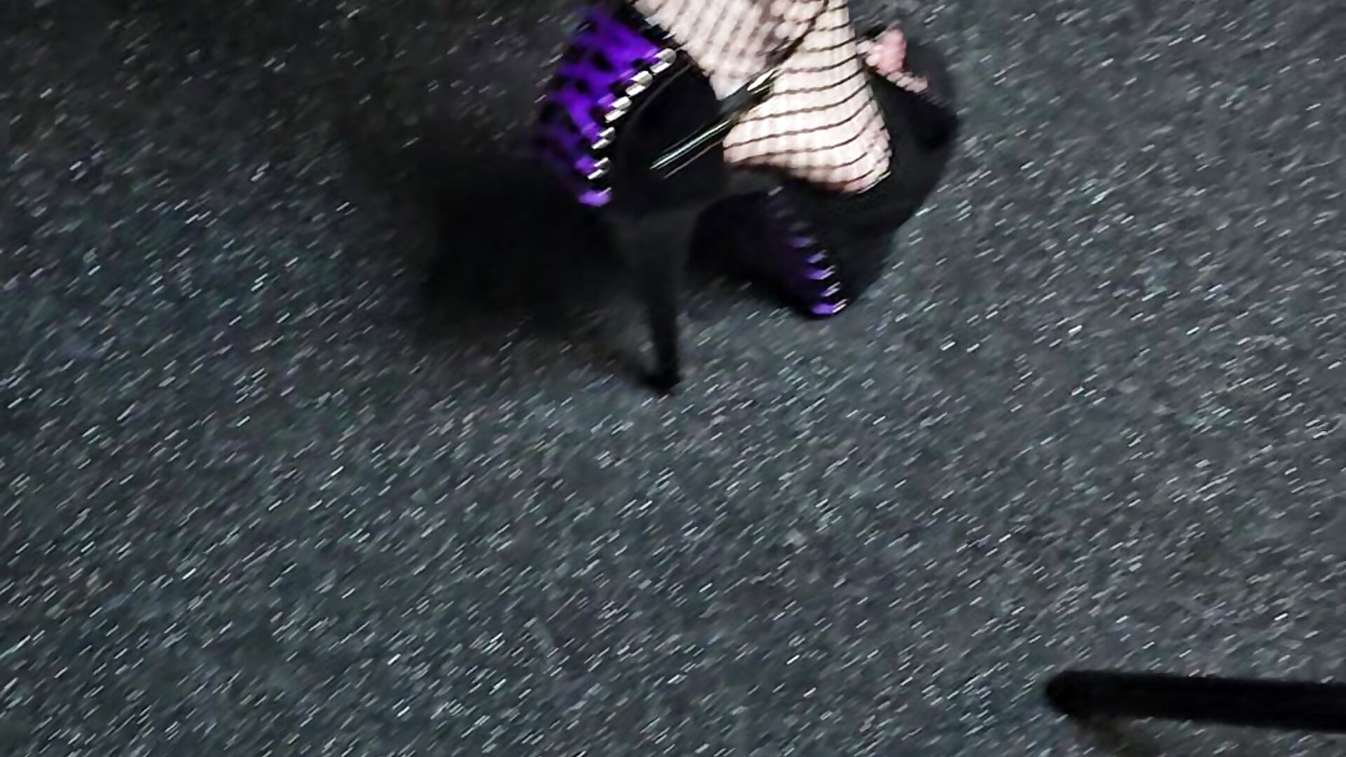 Shoetime with Purple #3 - Laufen in Lack-Peeptoes (High-Heels) - Purple_Coffin666 캠 모델의 동영상