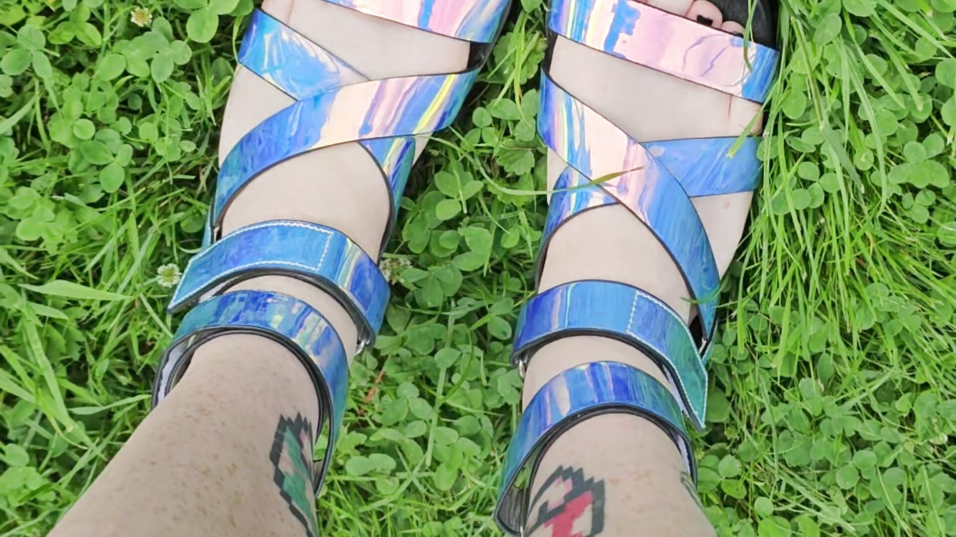 Shoetime with Purple #2 - Laufen in Plateausandalen, holographic - Purple_Coffin666 캠 모델의 동영상