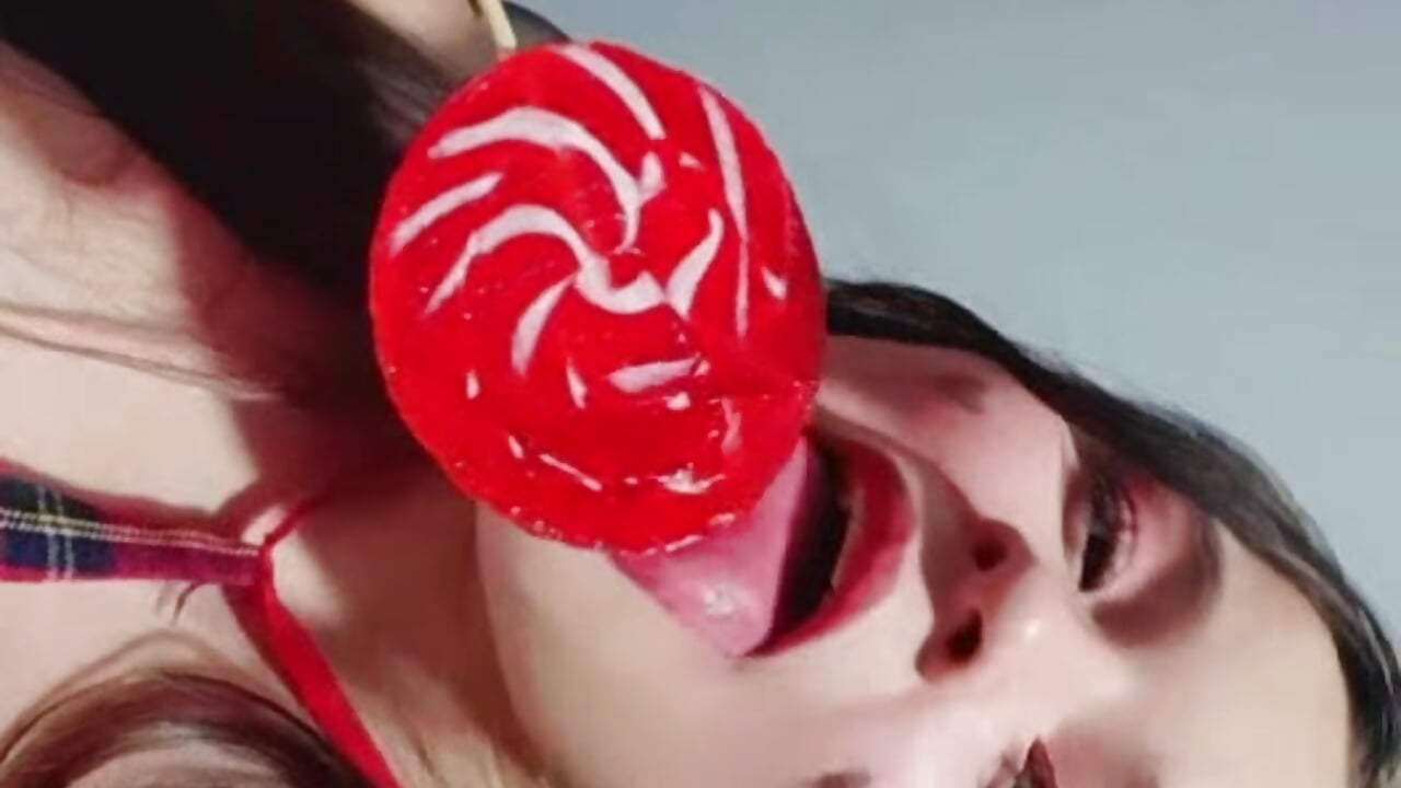 You can cum on this cute little face - video dulcevegga kameramallilta