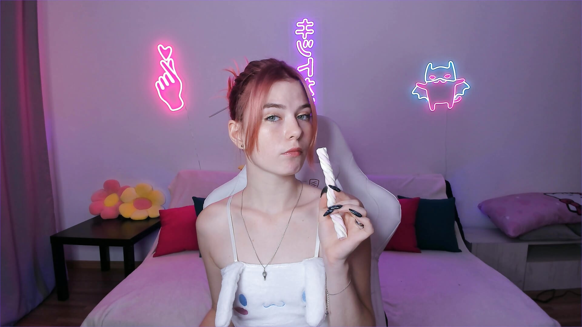 Sweetness eats sweets♥ - video by Alice_Clover cam model