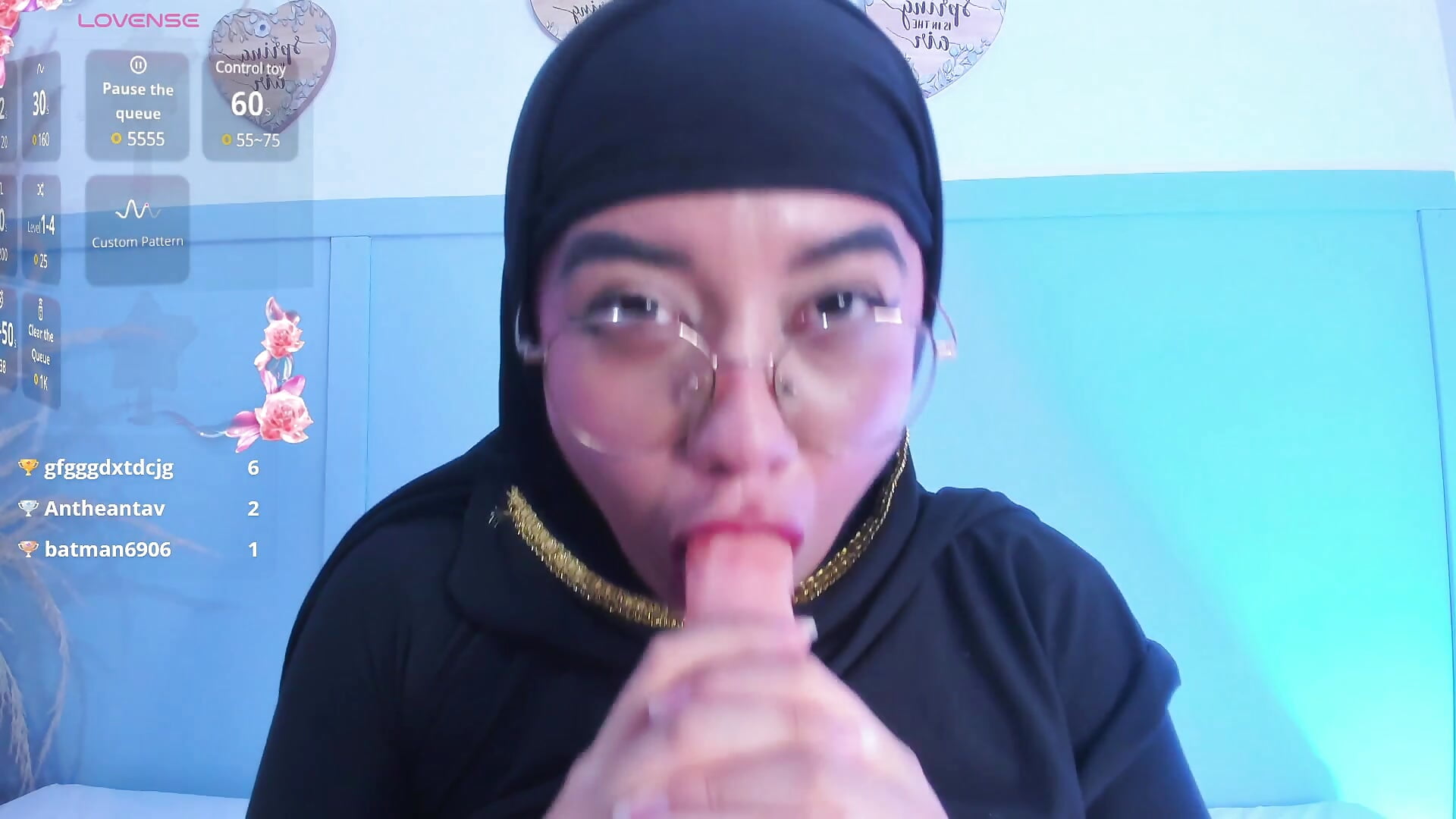 deep throat with a lot of saliva - فيديو من Maisa_issa موديل الكام