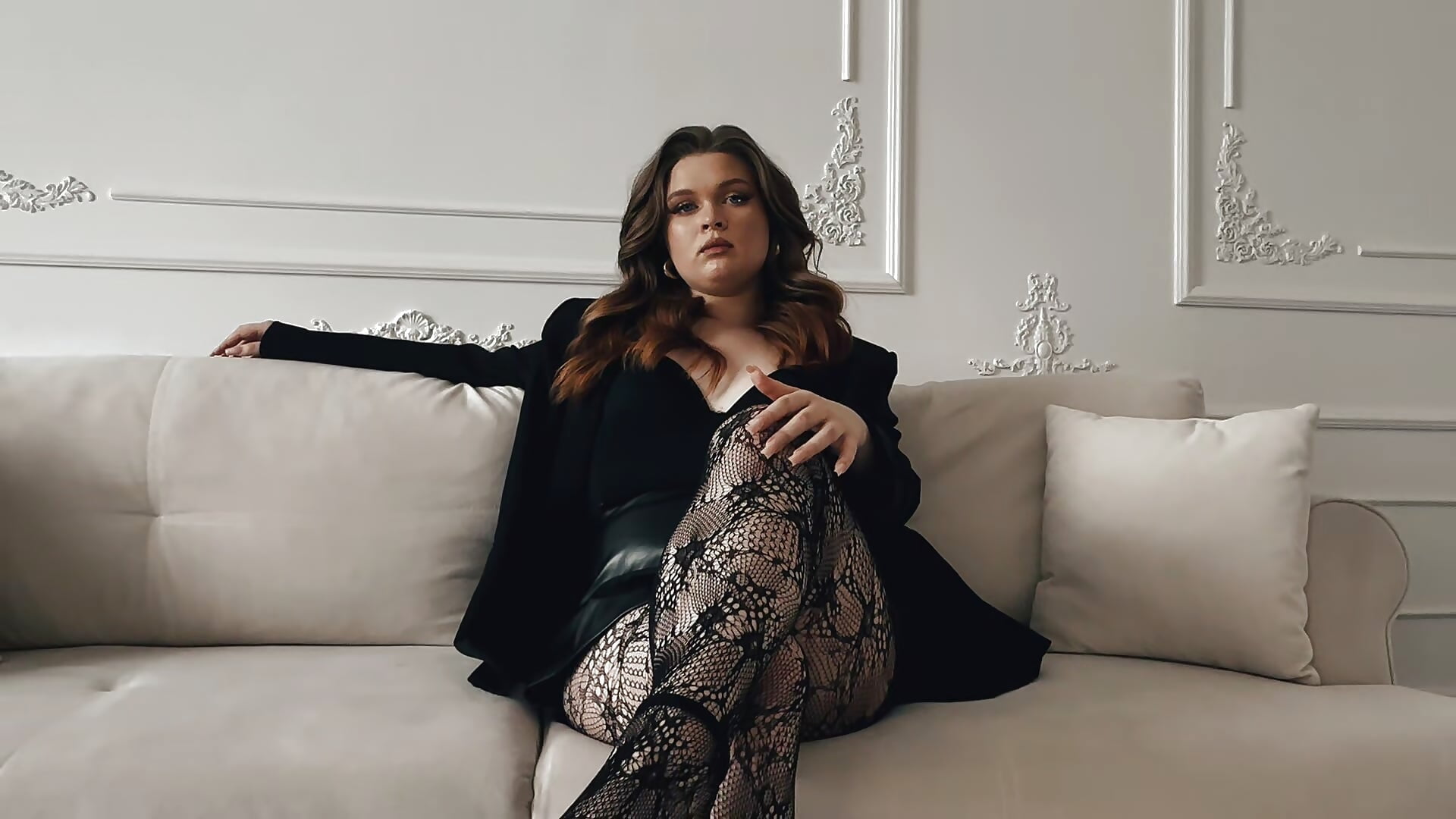 She Who Decides - video của người mẫu cam CrystalLyons