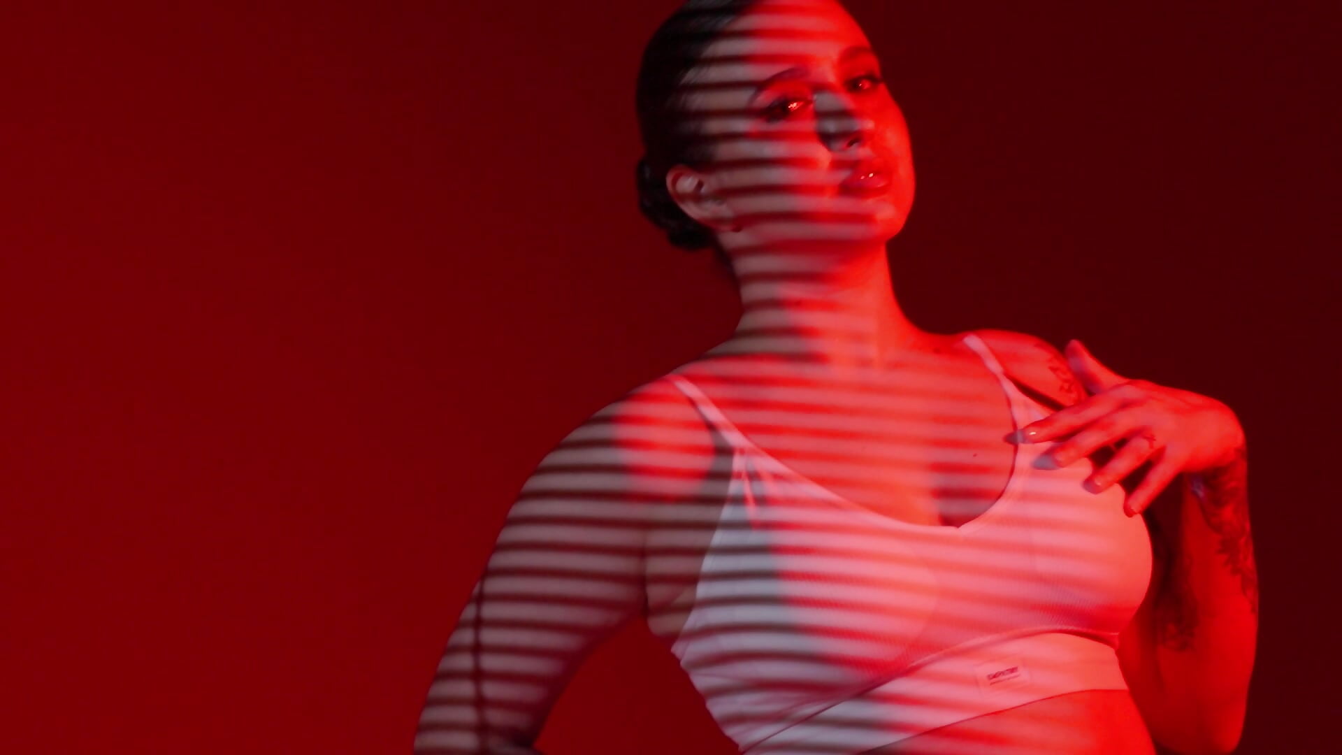 Light Knows My Name🎬 – video modela na kameri ChristinaMilton