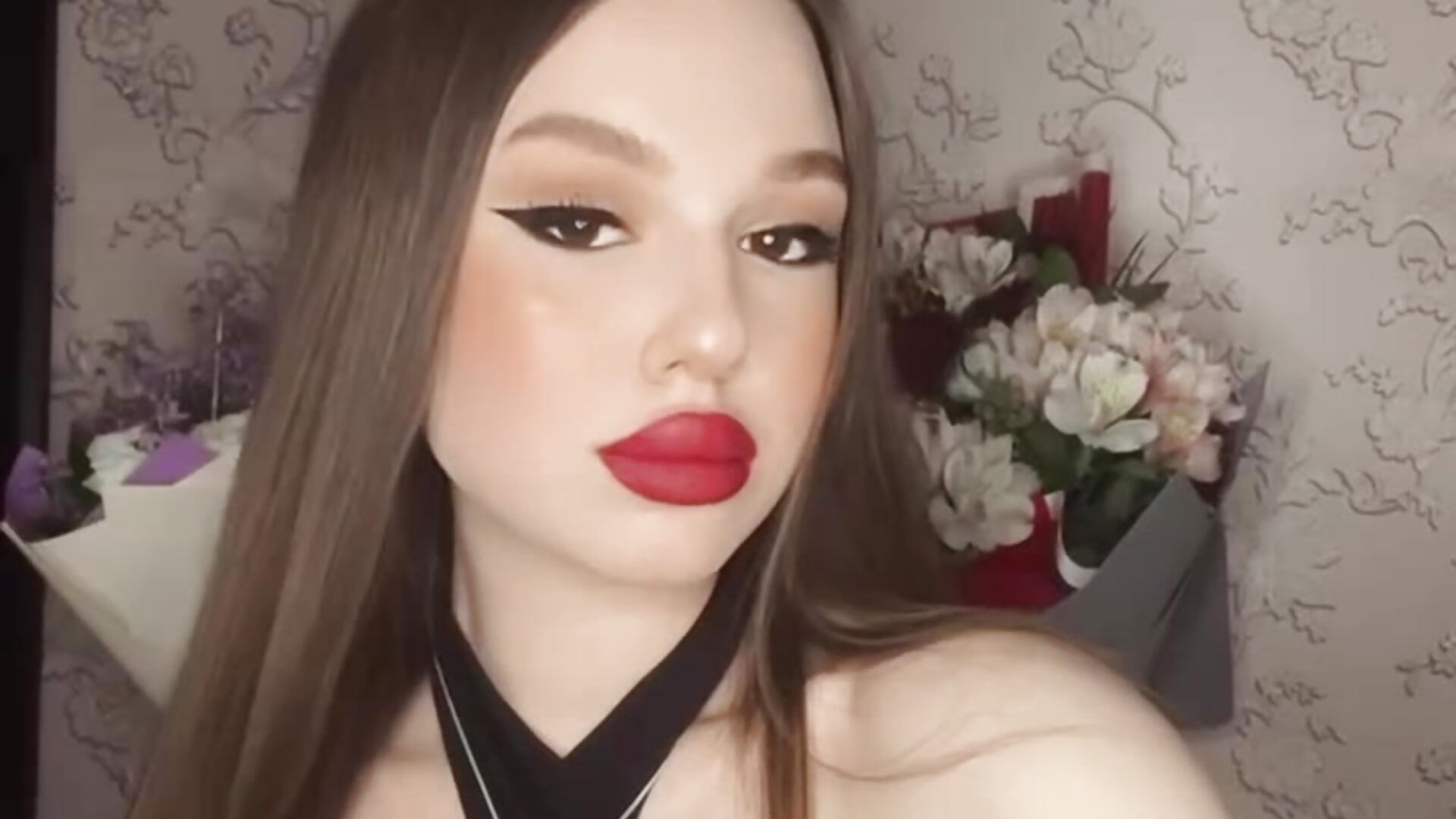 xoxo - video by SarahChoco cam model