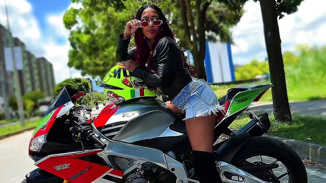 profile-intro-video-1777051770 - βίντεο μοντέλου Shantaall_