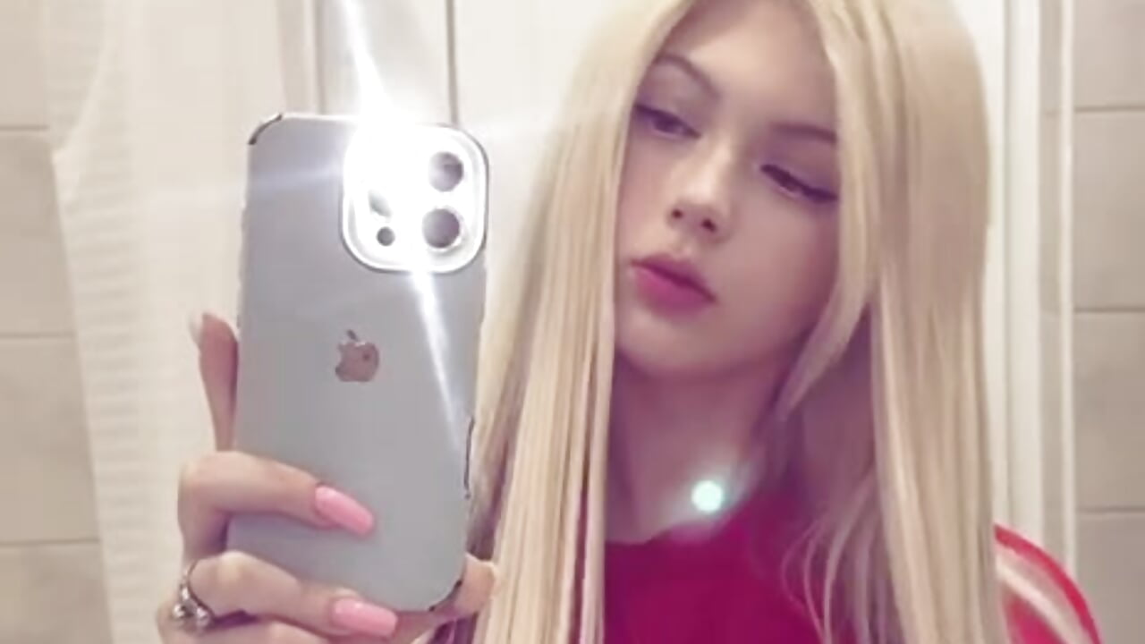 me )) - video by barbieee_b cam model