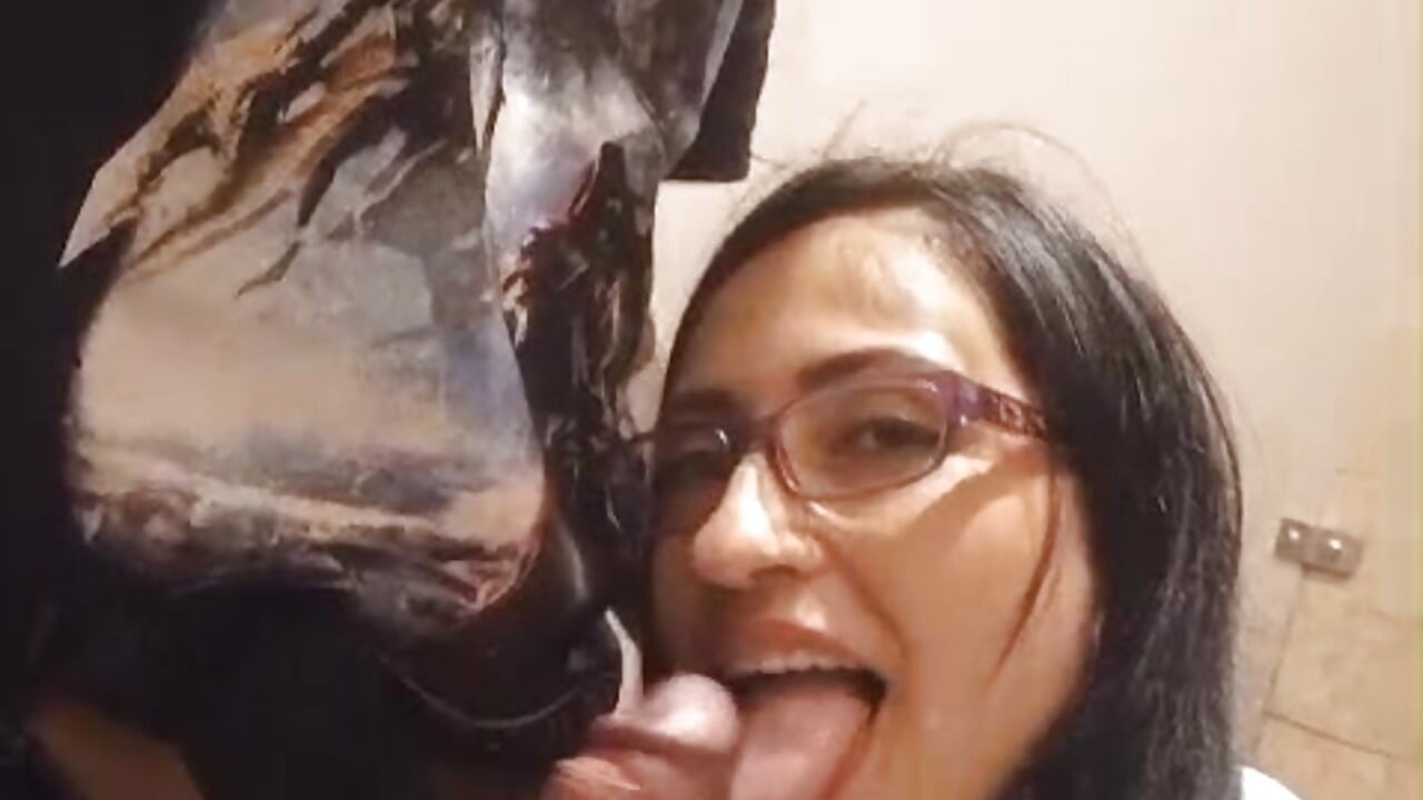 blowjob in mall 🤤