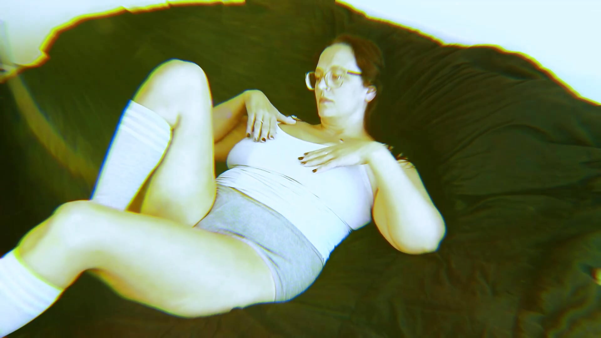 Warm Up - video di TheBustyHouseWife modella di cam
