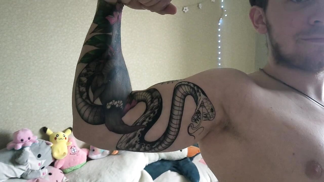 Kevin tattoos - video by Kevin_Amy cam model