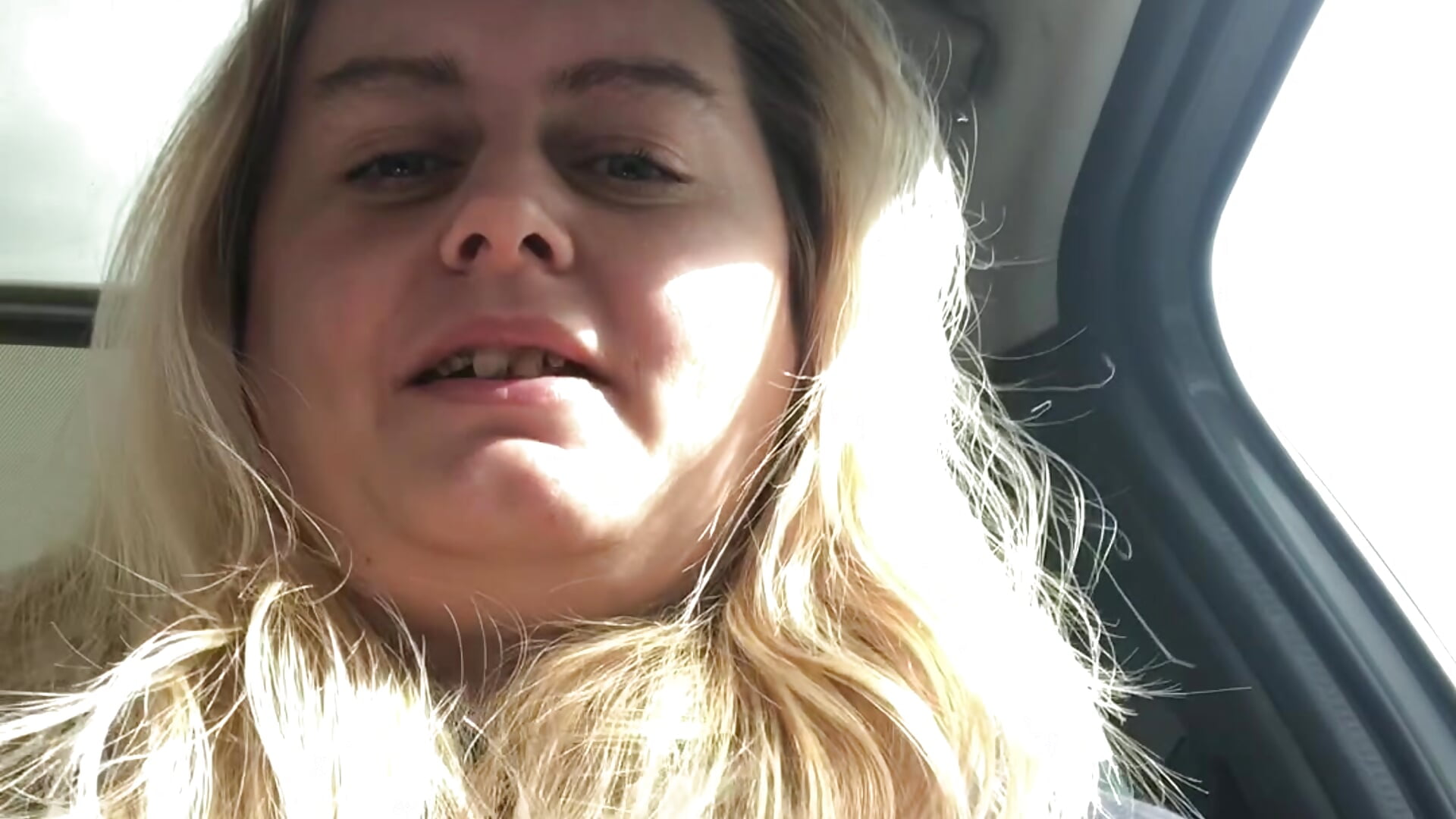 Play my boobs car - video av Meliss_Official9 cam model