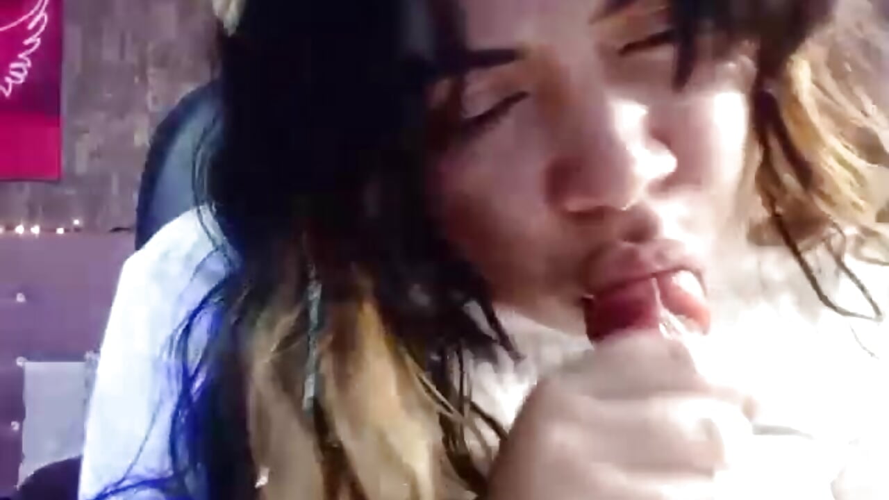 I LIKE TO SUCK AND FUCK YOUR PENIS WITH MY TITS 😈 - alice__tylor 캠 모델의 동영상