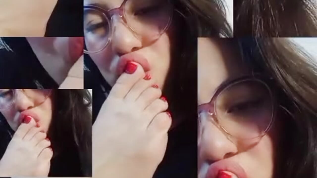 Lick toes😈😋