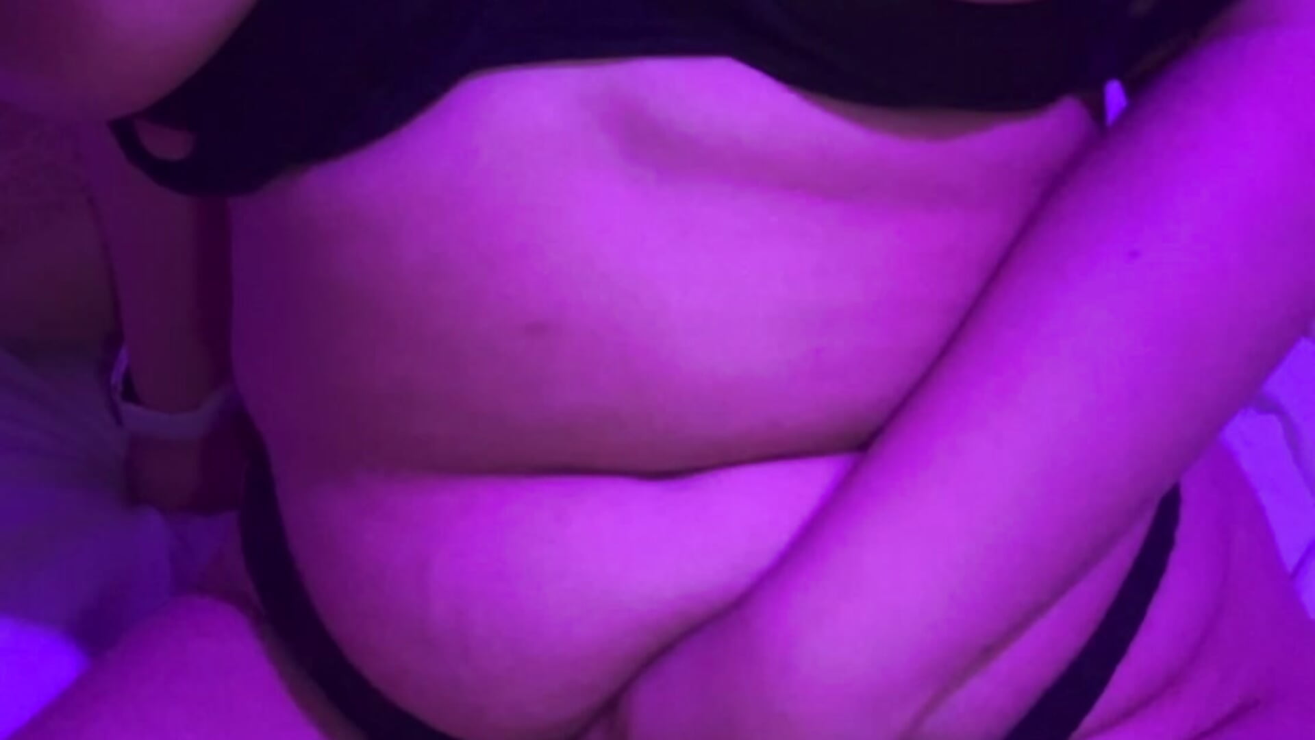 ¿Me veo rica? 🤤 - video by hannahcdmx cam model