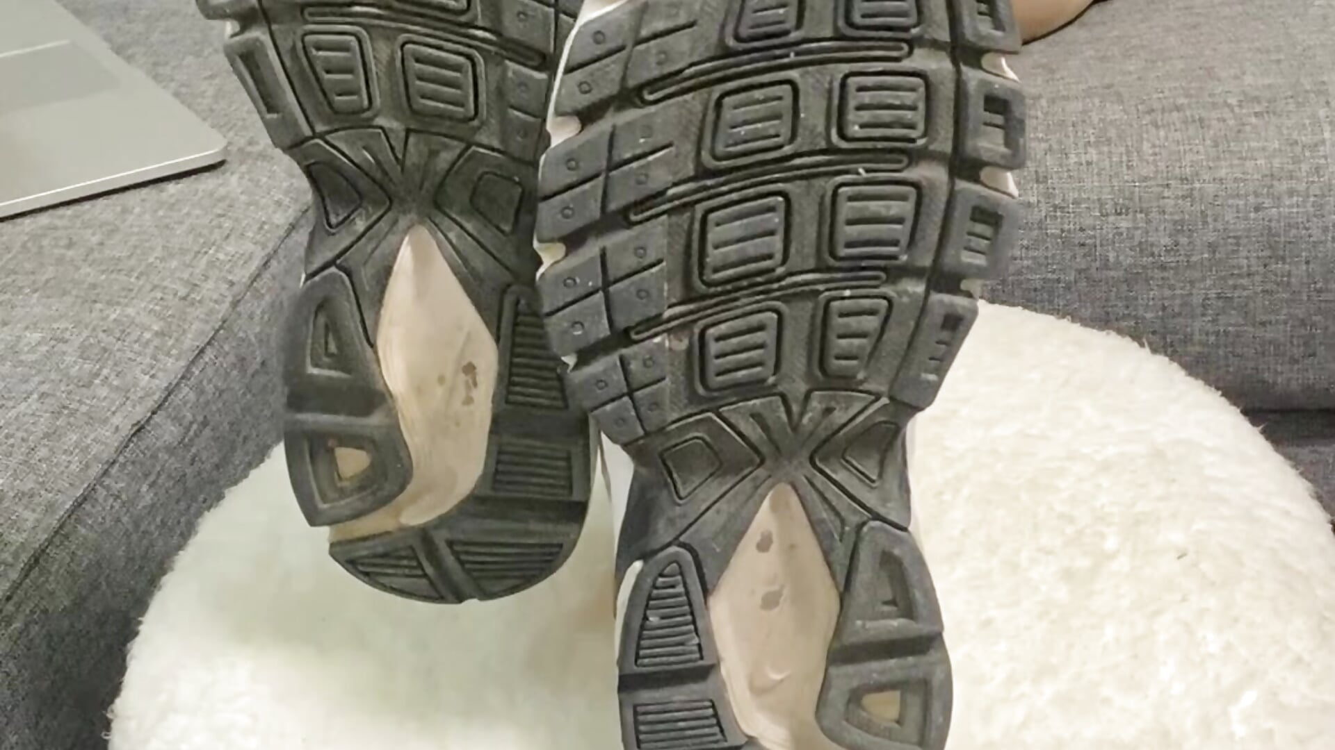 SAHİBE ADA KÖLESİNİ EZİKLİYOR.. - video by __ADA__ cam model