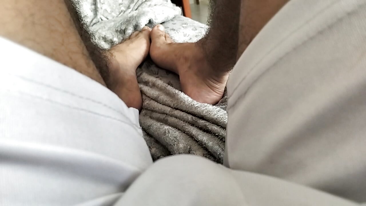 un mensajito en mis pies bonitos 🌹 - วิดีโอโดย ZestedSnippet