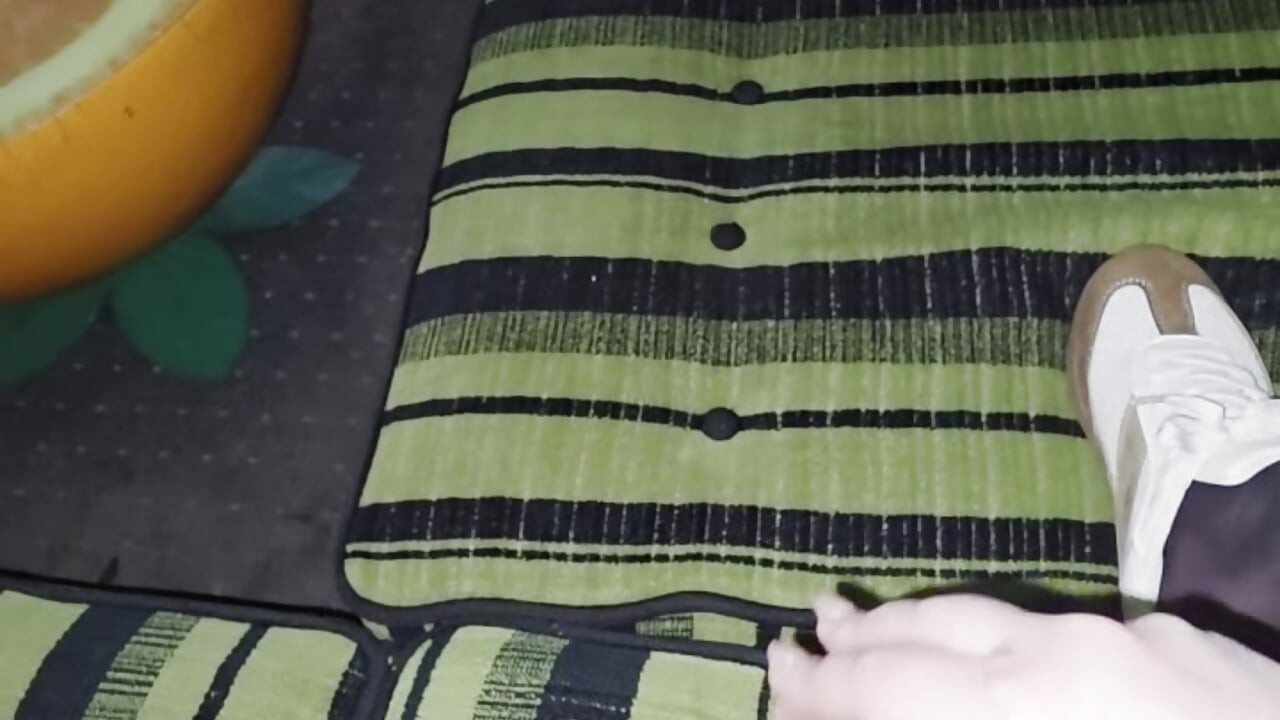 Toiletten Dildo fuck in der Kneipe mit Orgasmus nach 4 Tagen 💦 - vídeo de la modelo de cam Iitaniee