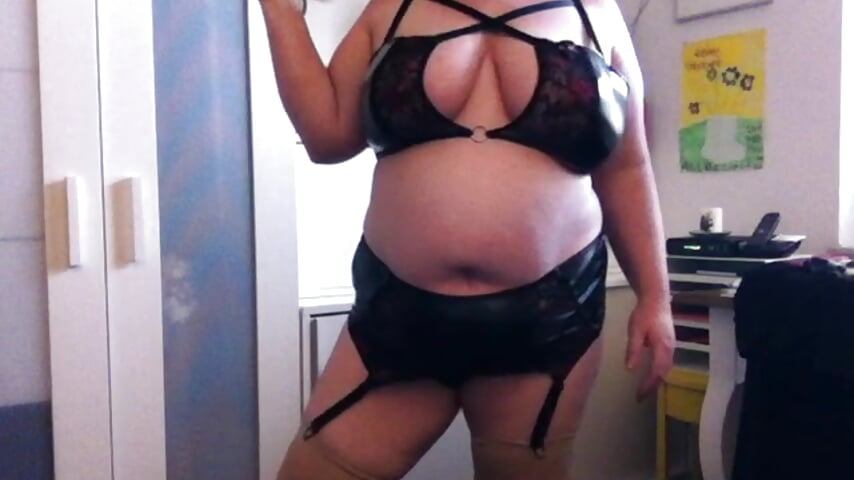 Dicke Fickmaus in Dessous - video by MarthaBriest cam model