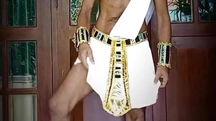 The erect penis with Egyptian clothes - lankastud adlı kamera modelinin videosu