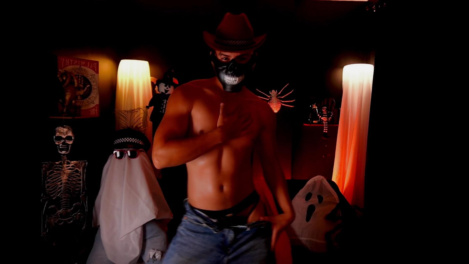 Sexy dance hallowen - video by Aaronfox_x cam model