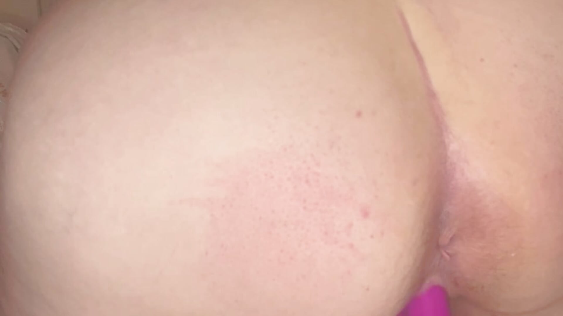 Watch me from behind 😈－カメラキャストのbusty-bella1の動画