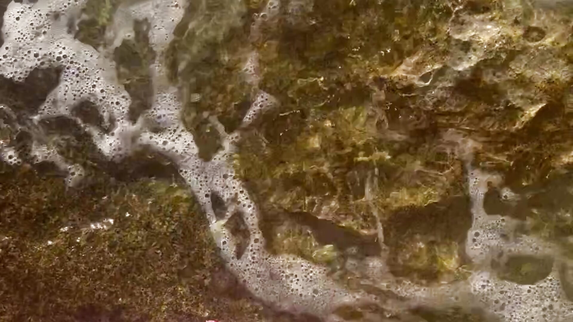 Water on my toes - vídeo de la modelo de cam busty-bella1