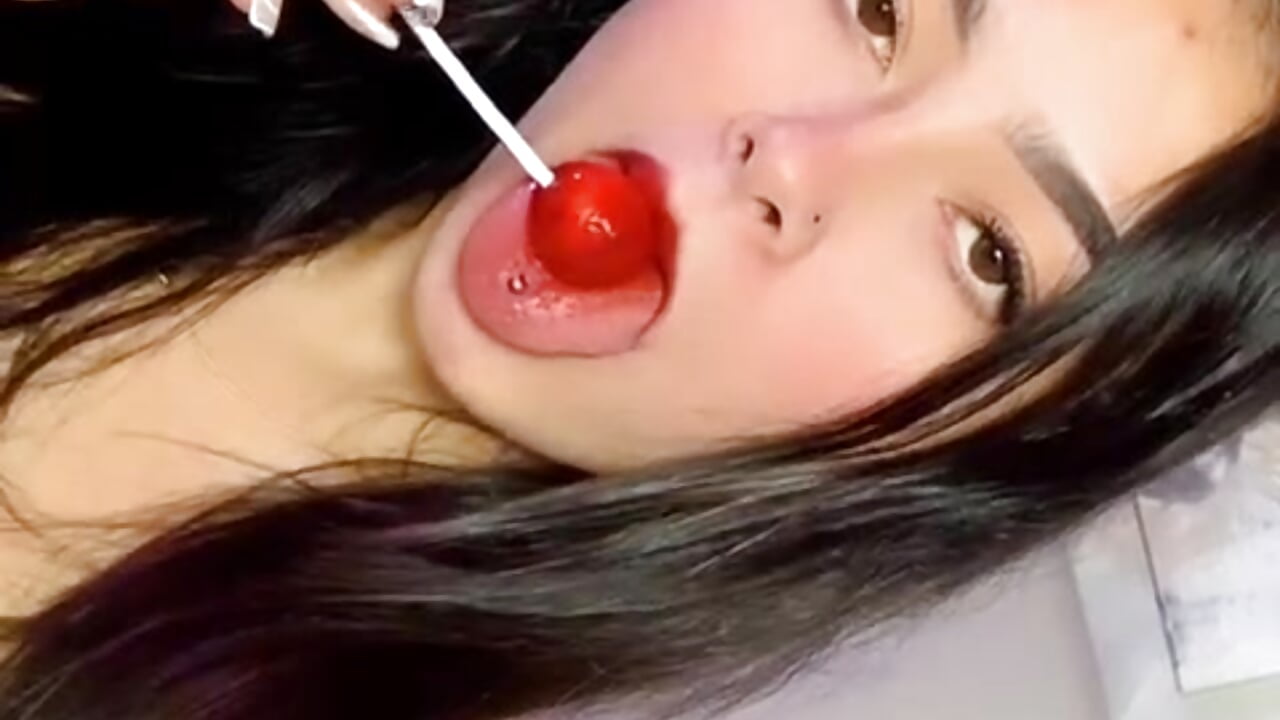 lolipop 🍡💦👅 - video by Jaslyn__Smith cam model