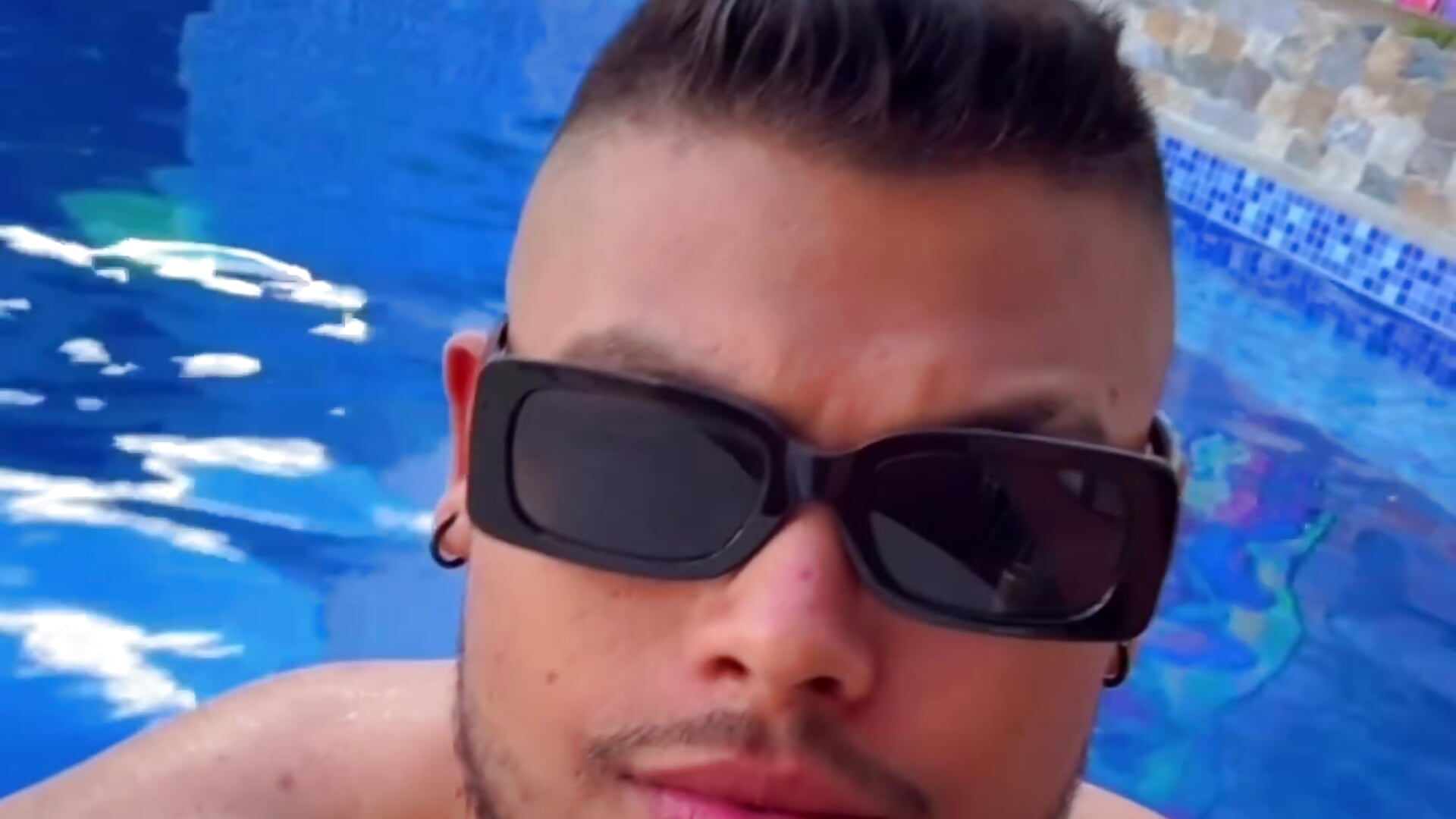 Pool Day - vídeo de la modelo de cam Caballero_____