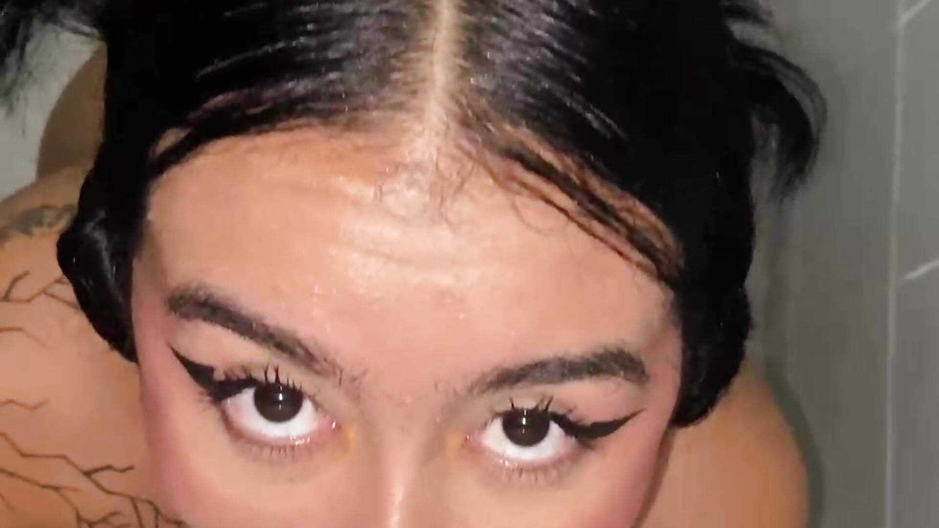 Can you imagine waking up like this? - AntonellaQueenn 캠 모델의 동영상