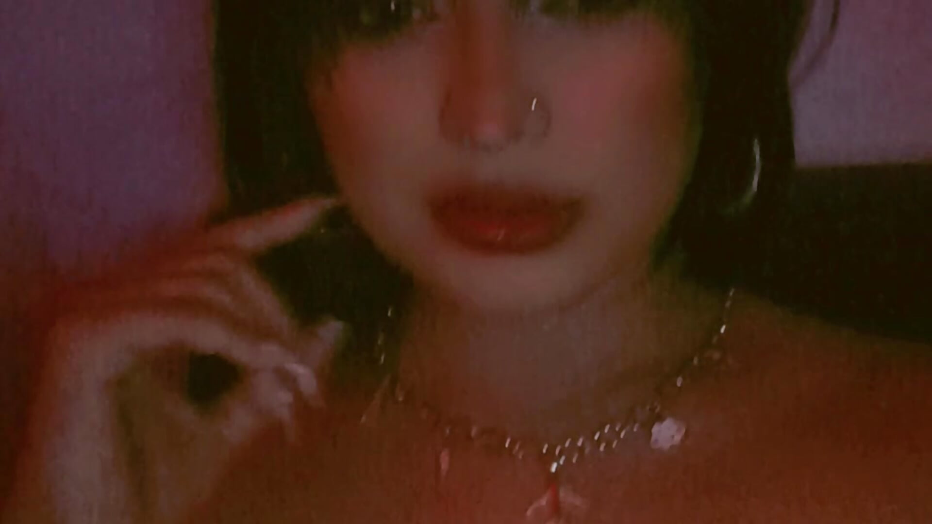 💋.