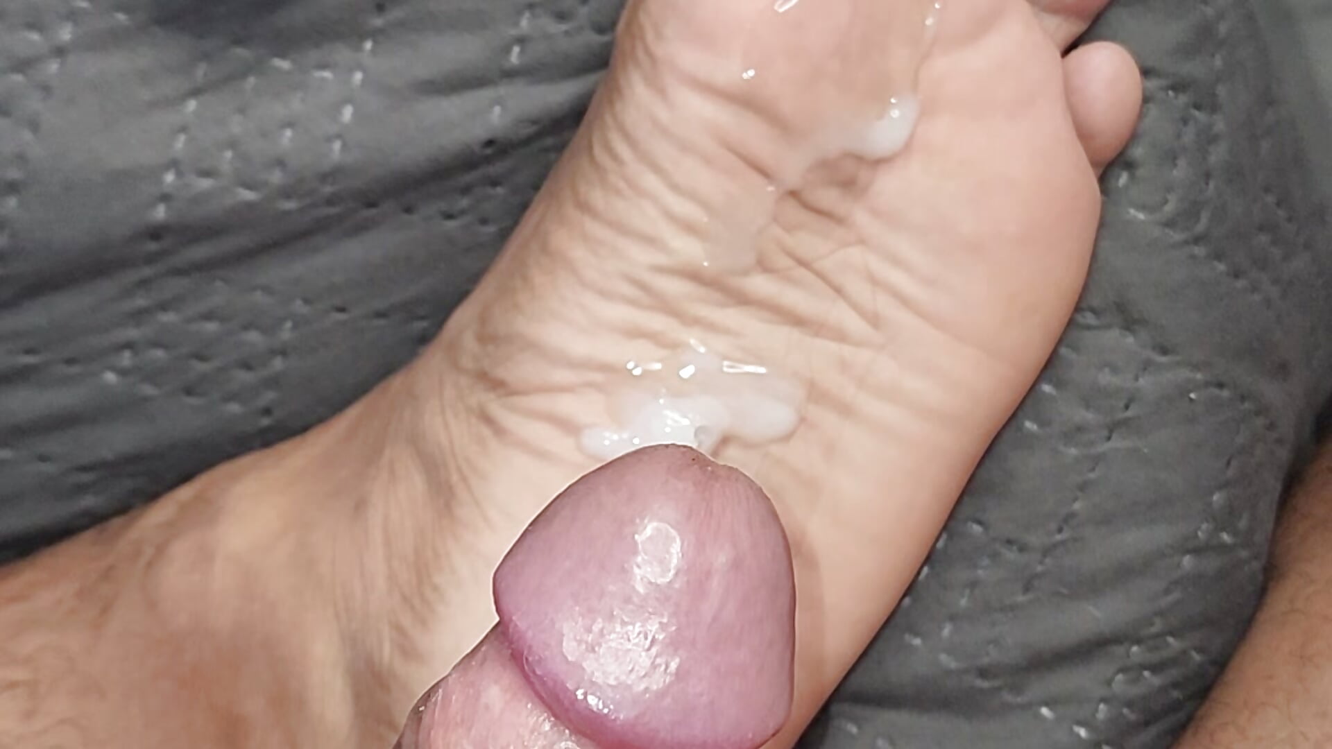 Huge Cumshot on my Feet