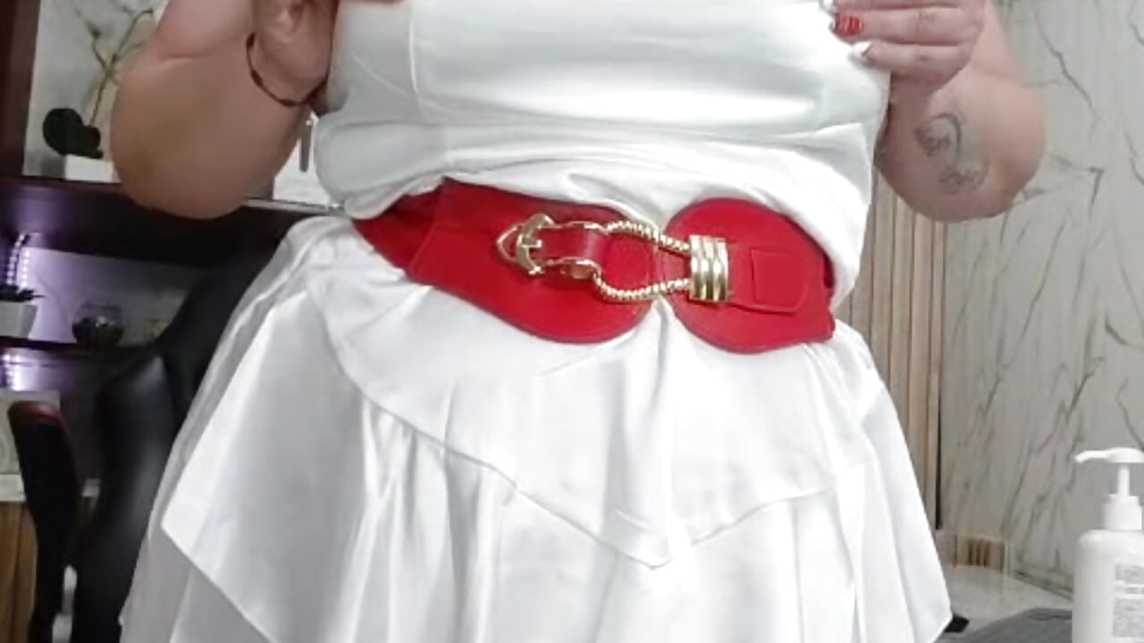 The curvy woman of your fantasies, I'm eager to fulfill a few of them. - Video von MirandaRossi Cam-Model