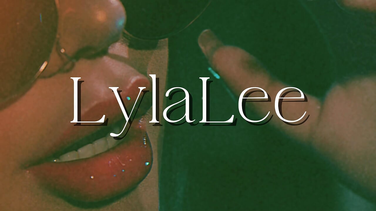 A glass of champagne together🍷👩🏻‍❤️‍💋‍👨🏼– LylaLee111 kameramodell videója