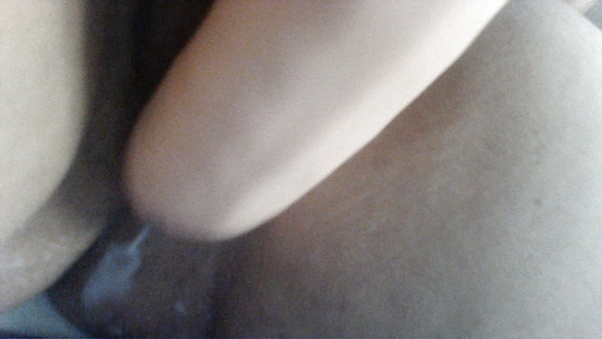 squirt milk - video by ReifeVenna cam model