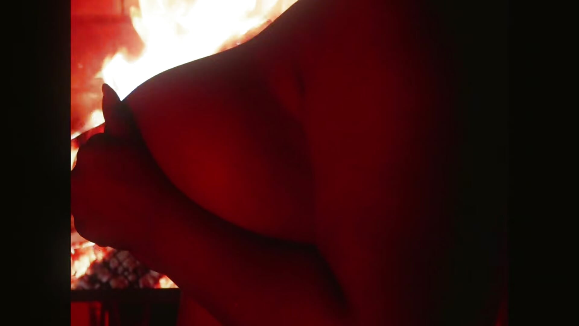 Like burning fire 🔥 - video by Kendall-Moll cam model