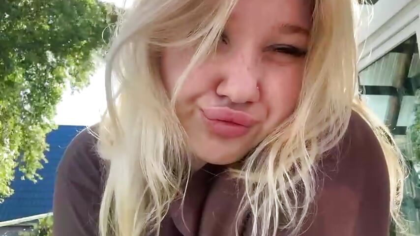 🌸 - video by juli_kisss cam model