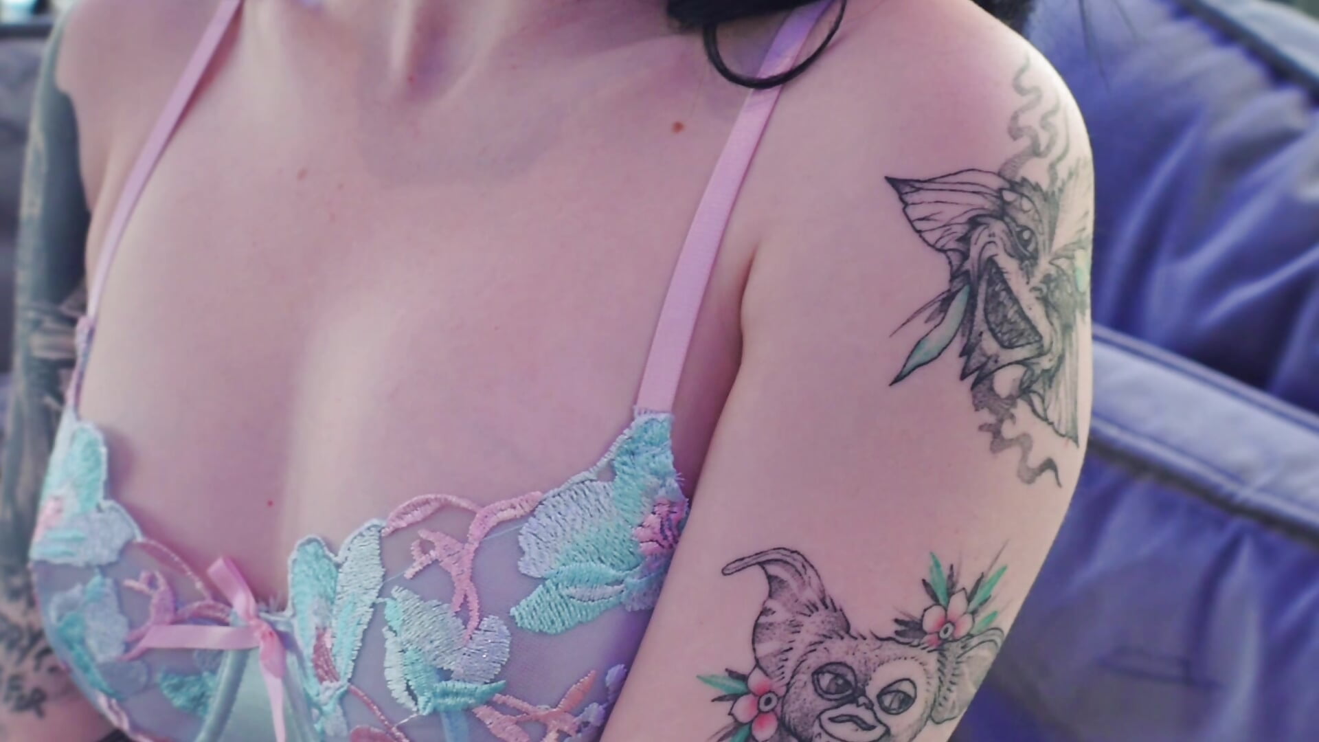 Sammie on the sofa - capcut - video by tattooedSammie cam model