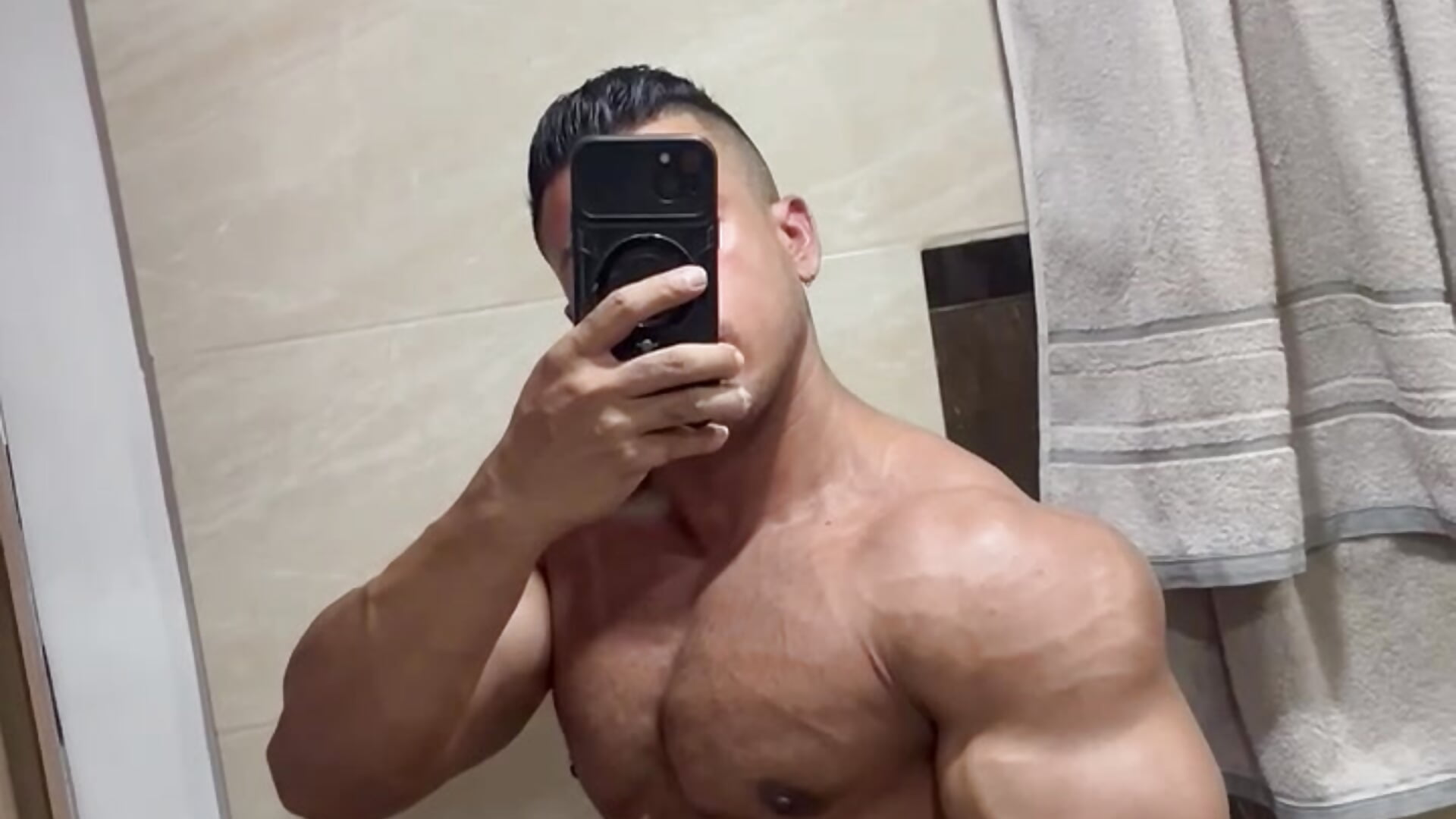 muscle hot - vidéo du modèle de showcams aaroncolombia