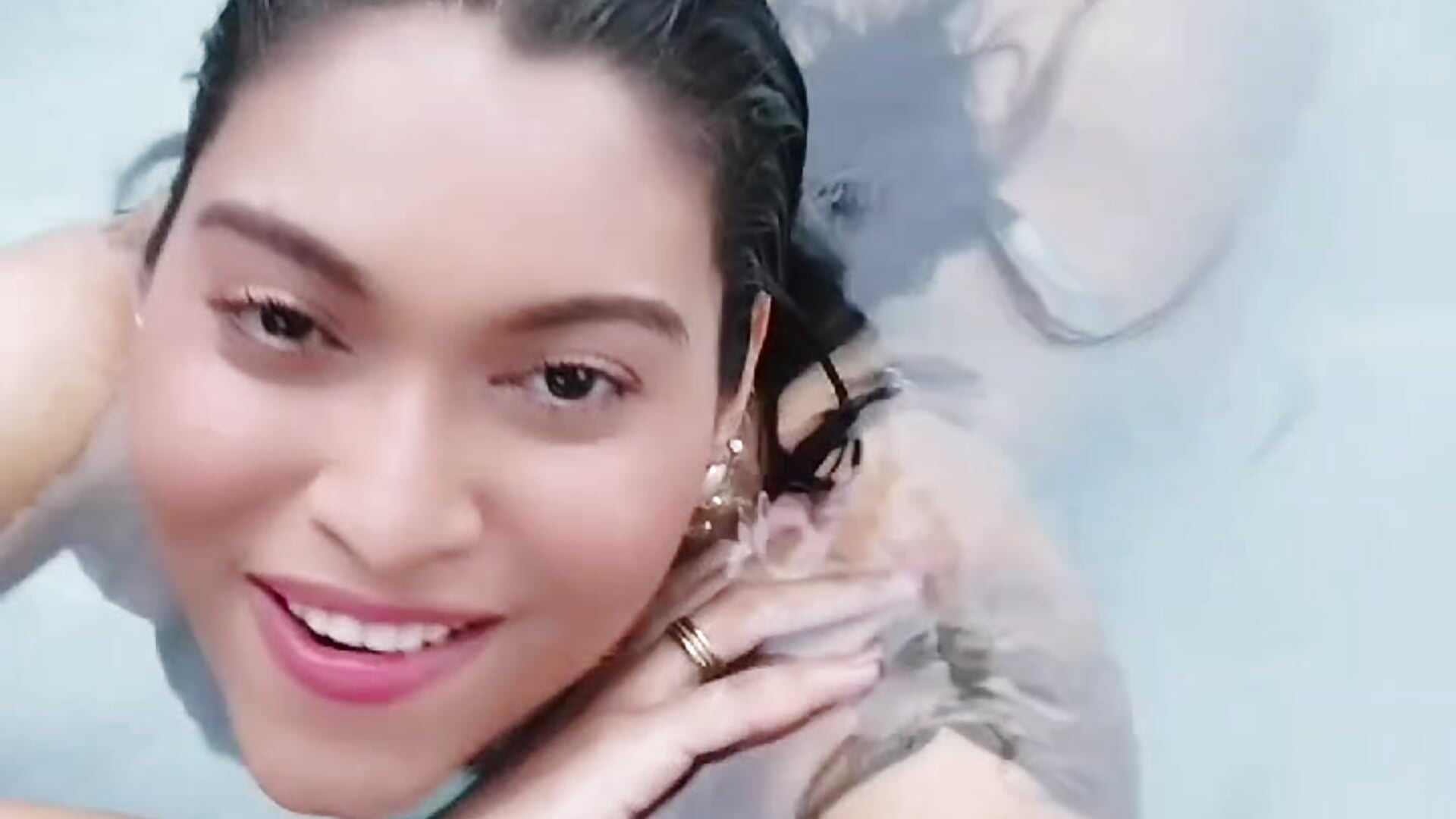 Happy Friday everyone 🫶🏽✨🙏🏼 - วิดีโอโดย AnneteLynch โมเดลแคม